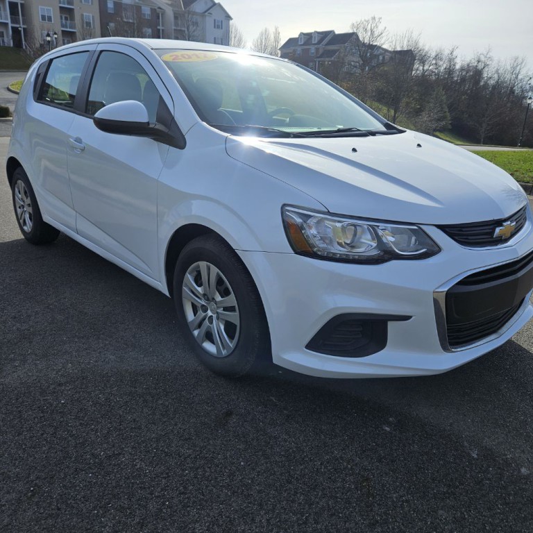 2017 Chevrolet Sonic Image 1