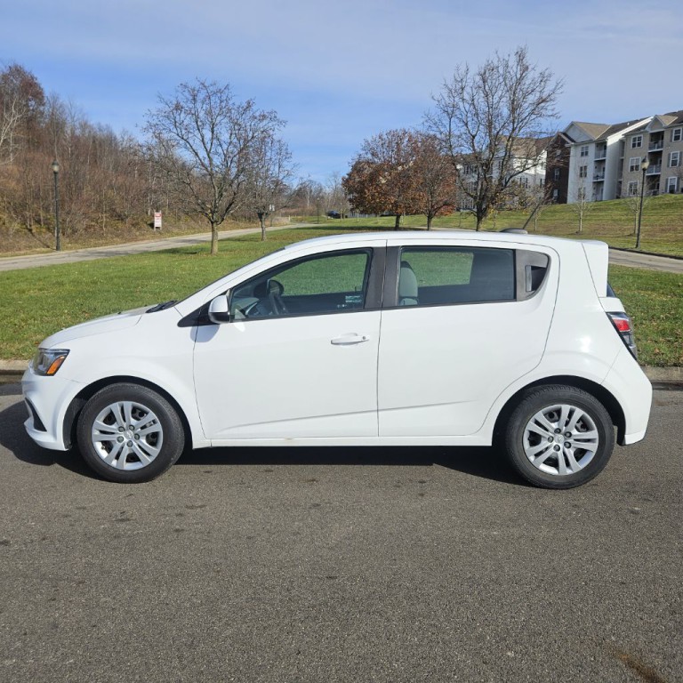 2017 Chevrolet Sonic Image 3