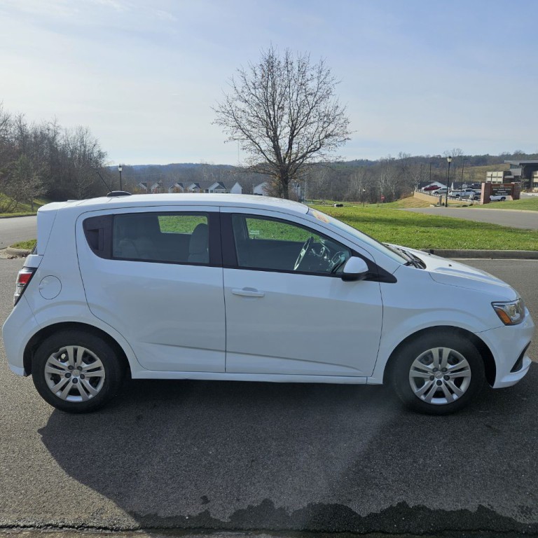 2017 Chevrolet Sonic Image 6