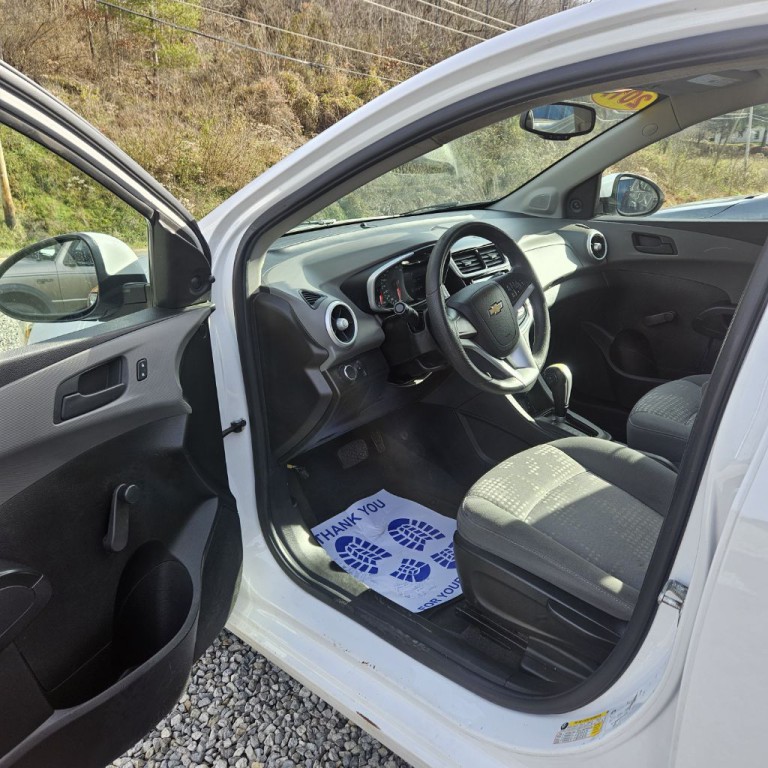 2017 Chevrolet Sonic Image 10