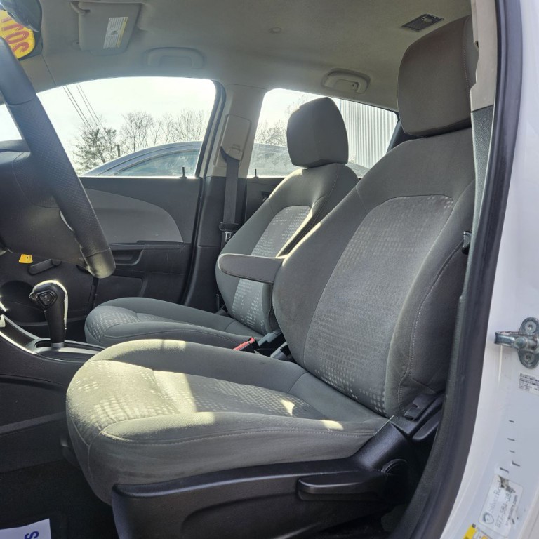 2017 Chevrolet Sonic Image 15