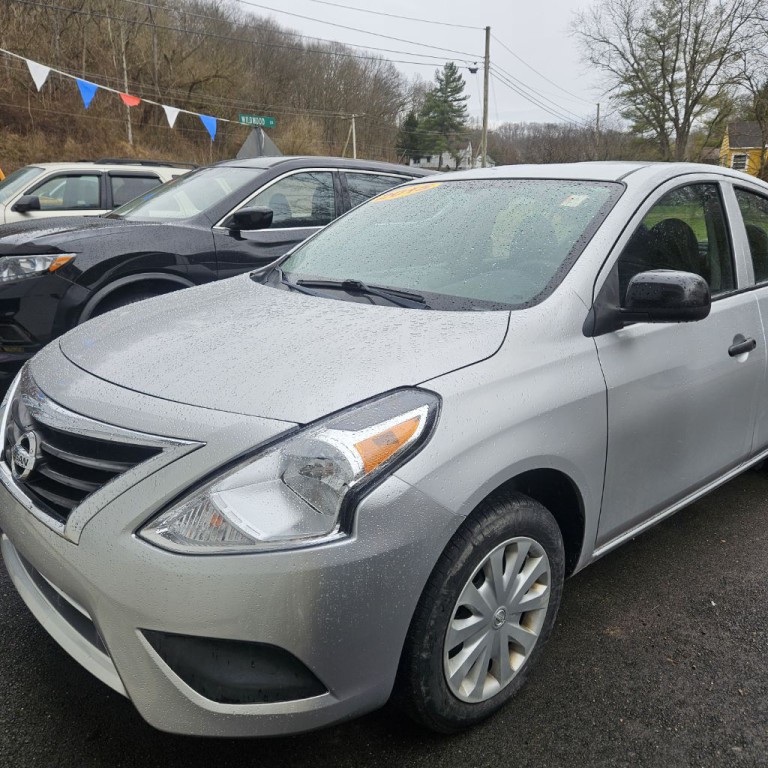 2015 Nissan Versa Image 2