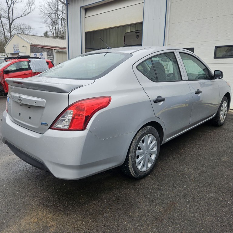 2015 Nissan Versa Image 4