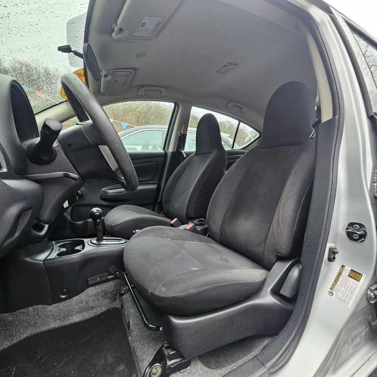 2015 Nissan Versa Image 10