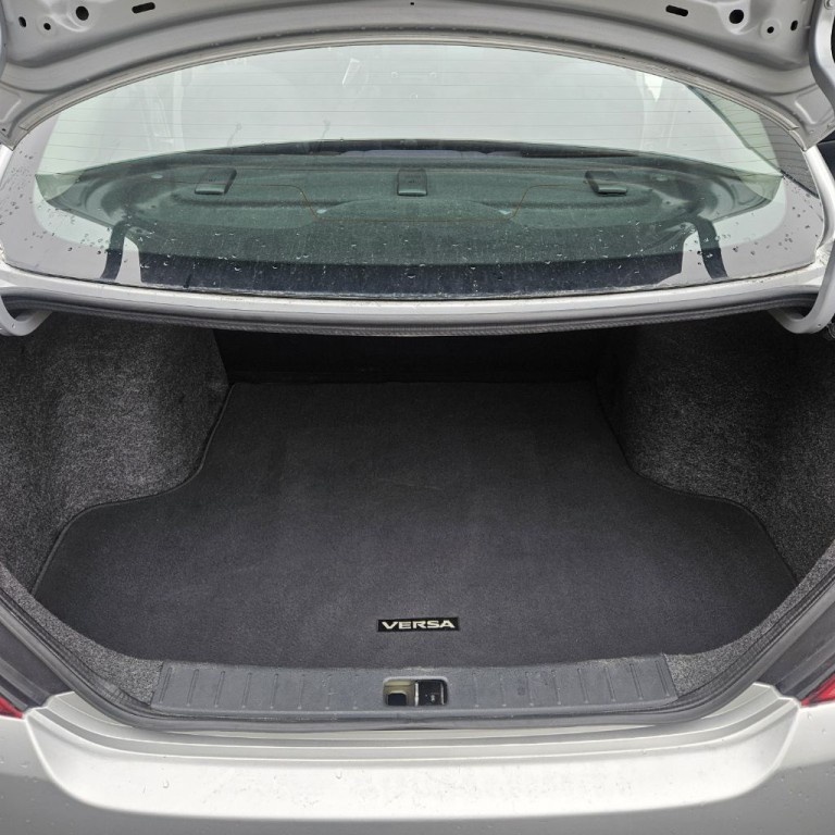 2015 Nissan Versa Image 11