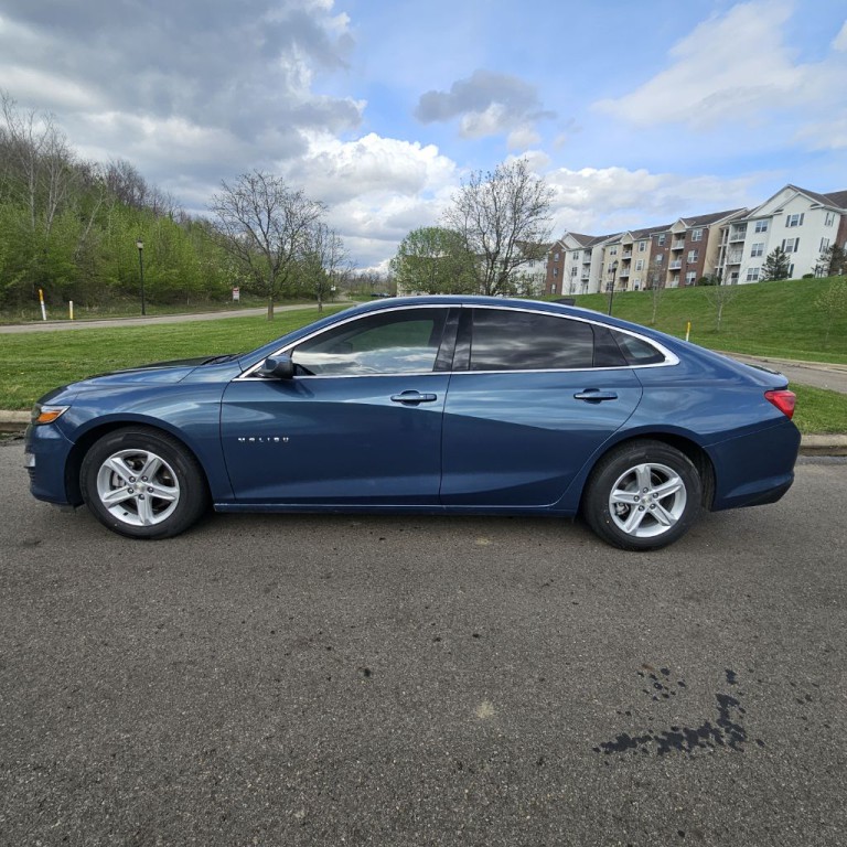2025 Chevrolet Malibu Image 2