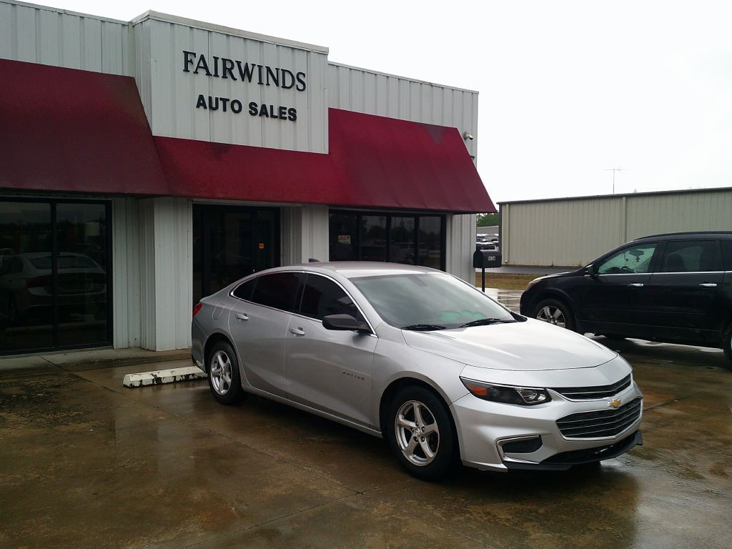 2017 Chevrolet Malibu Image 1
