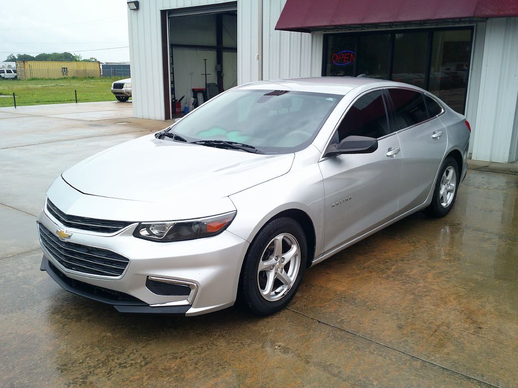2017 Chevrolet Malibu Image 3