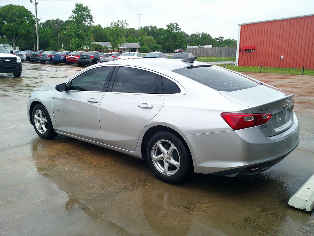 2017 Chevrolet Malibu Image 4