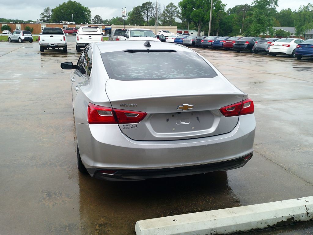 2017 Chevrolet Malibu Image 5