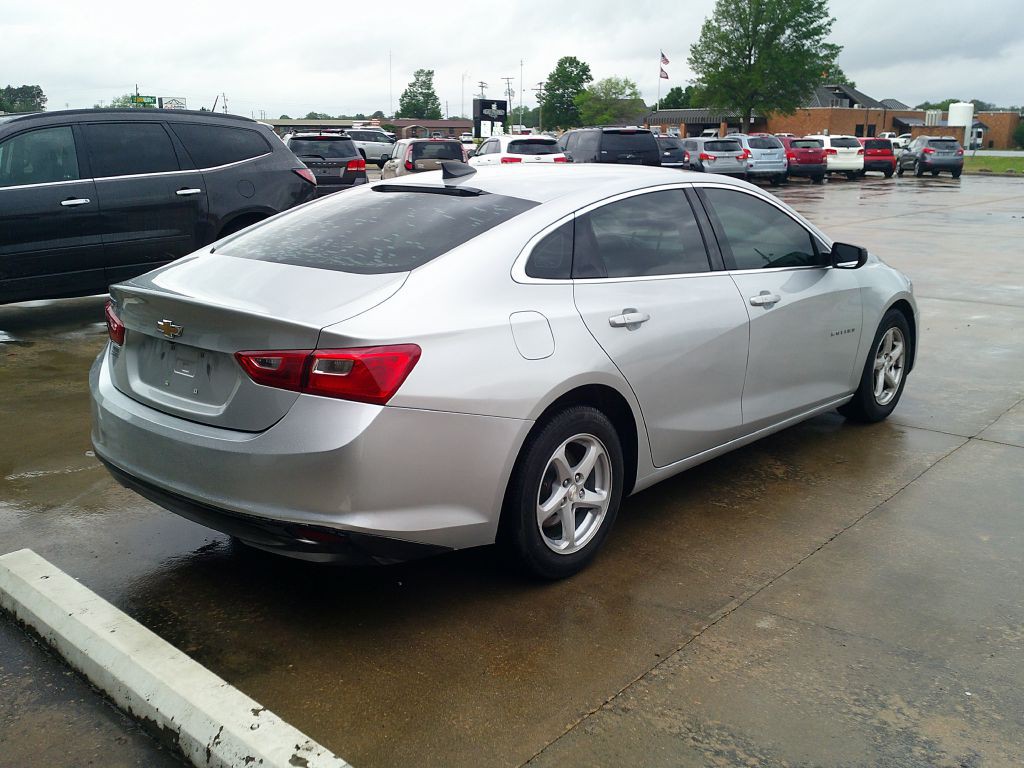 2017 Chevrolet Malibu Image 6