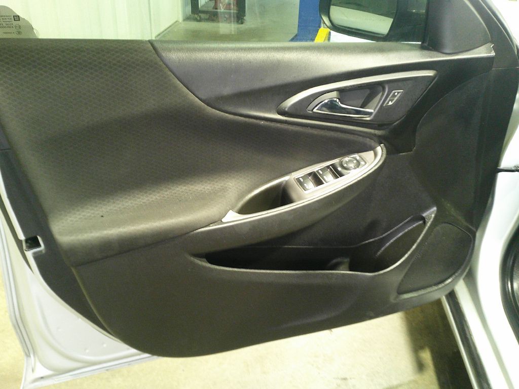 2017 Chevrolet Malibu Image 7