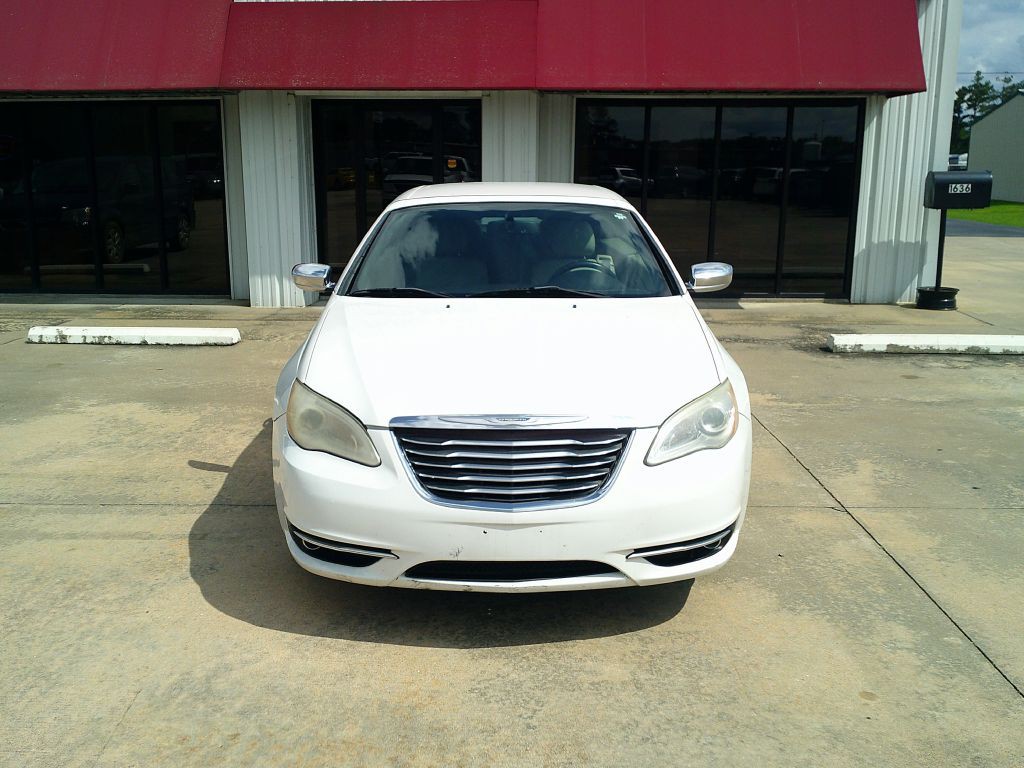 2013 Chrysler 200 Image 7