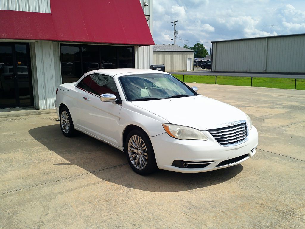 2013 Chrysler 200 Image 12
