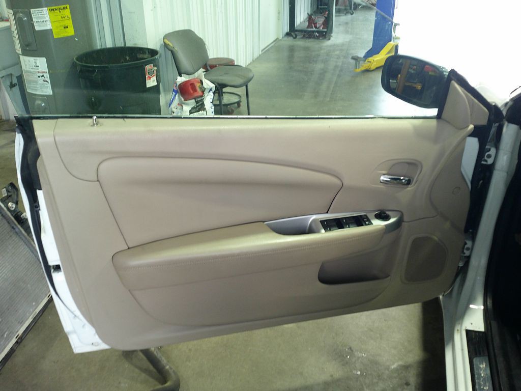 2013 Chrysler 200 Image 14