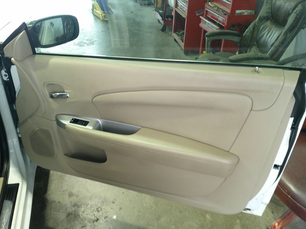 2013 Chrysler 200 Image 19