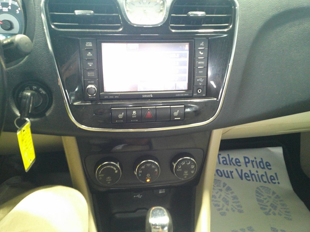 2013 Chrysler 200 Image 20