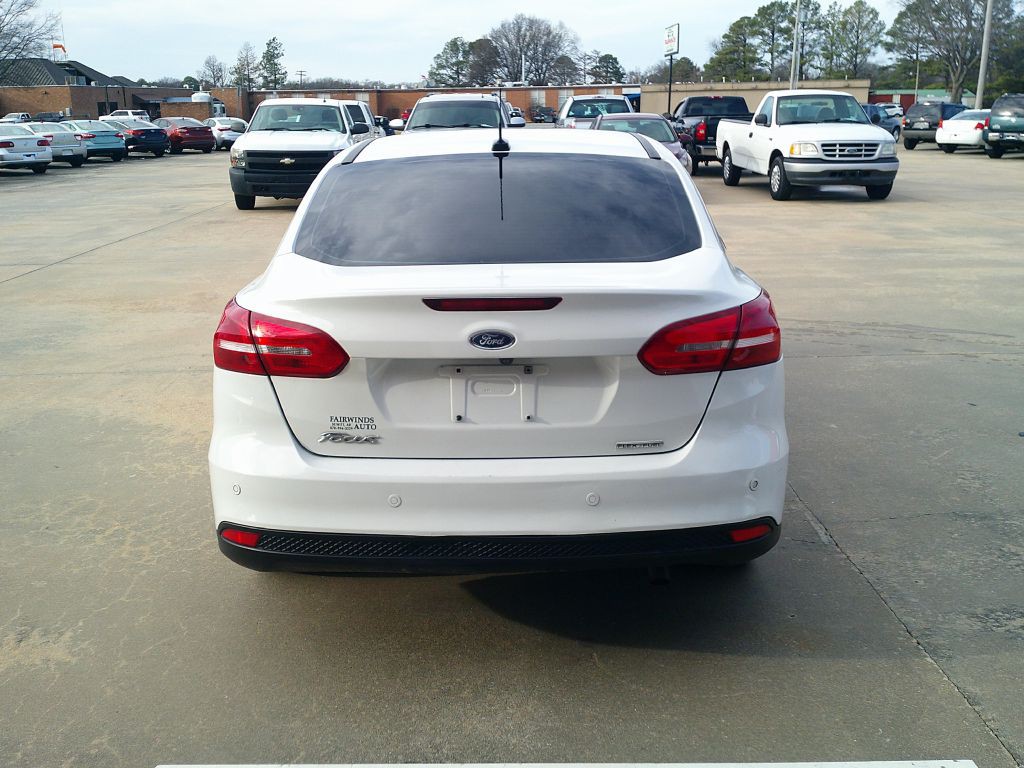 2017 Ford Focus Image 5