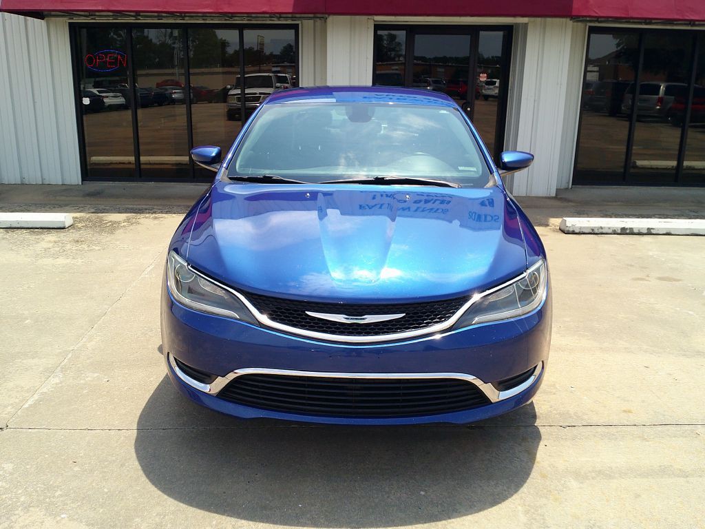 2015 Chrysler 200 Image 2