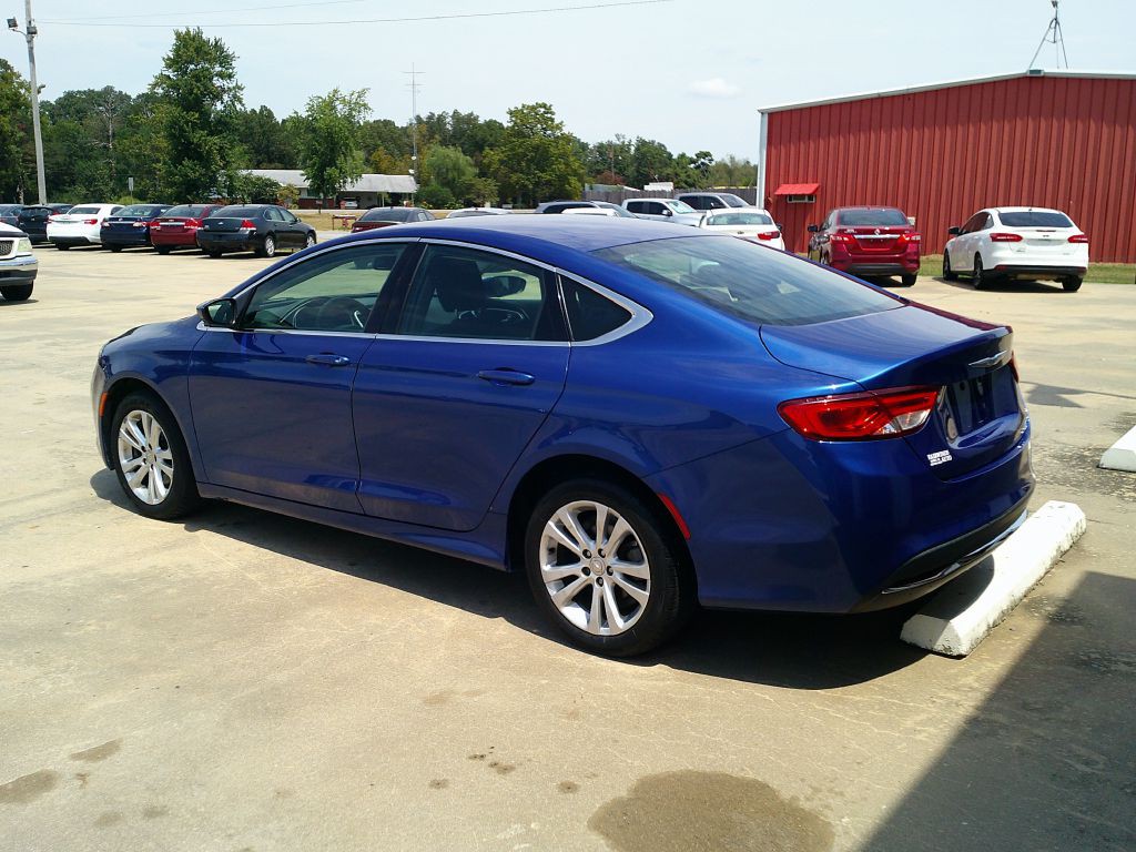 2015 Chrysler 200 Image 4