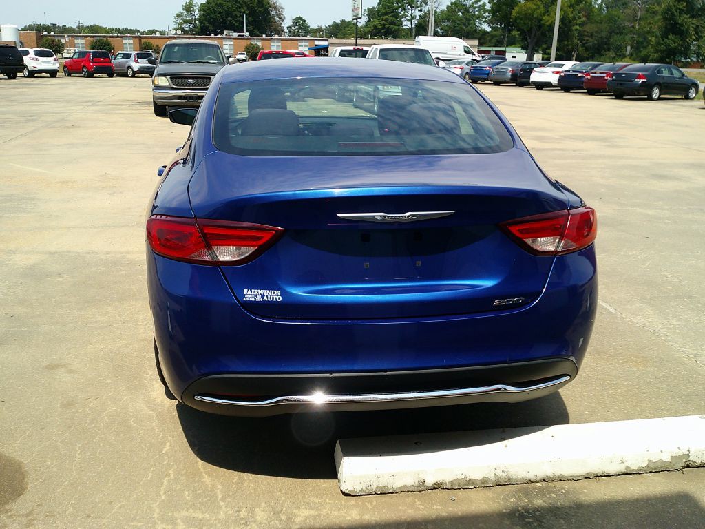 2015 Chrysler 200 Image 5