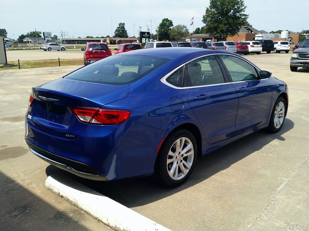 2015 Chrysler 200 Image 6