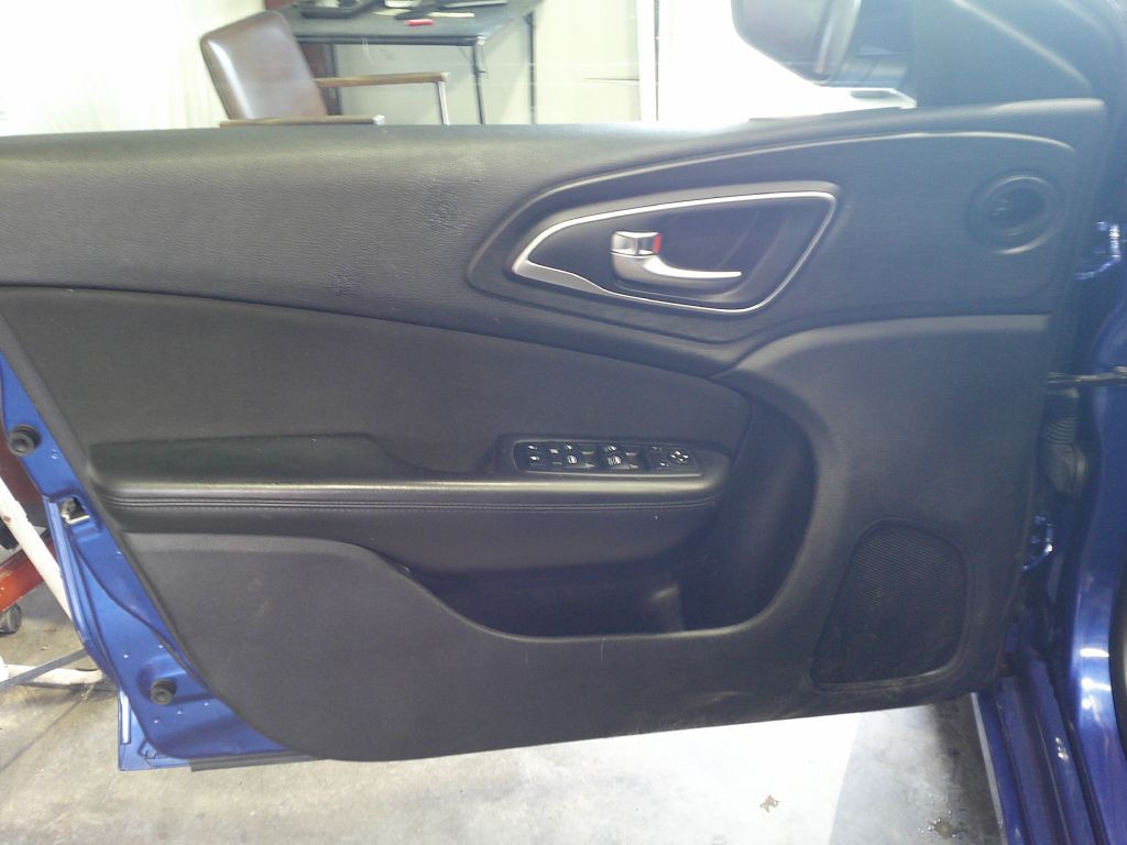 2015 Chrysler 200 Image 8