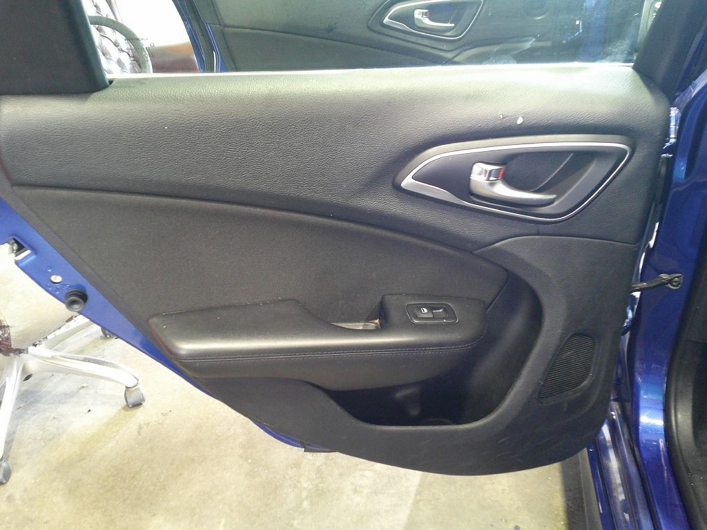 2015 Chrysler 200 Image 10
