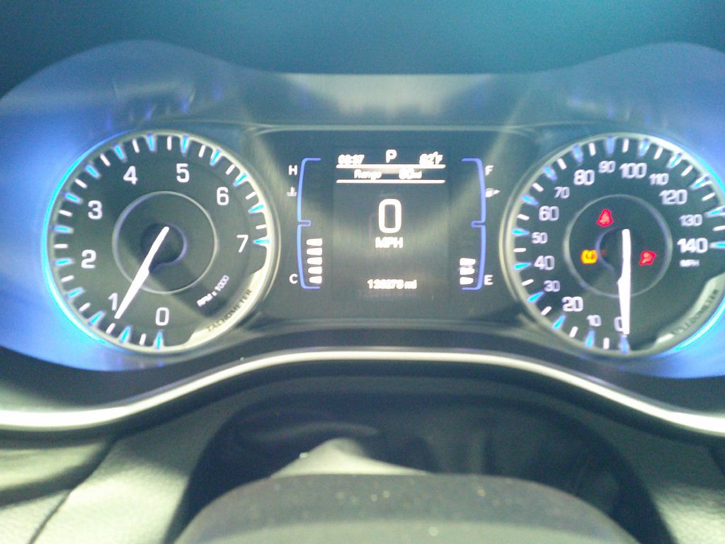 2015 Chrysler 200 Image 16
