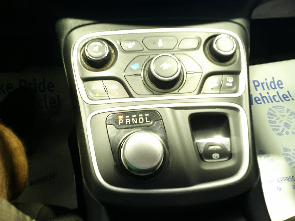 2015 Chrysler 200 Image 18
