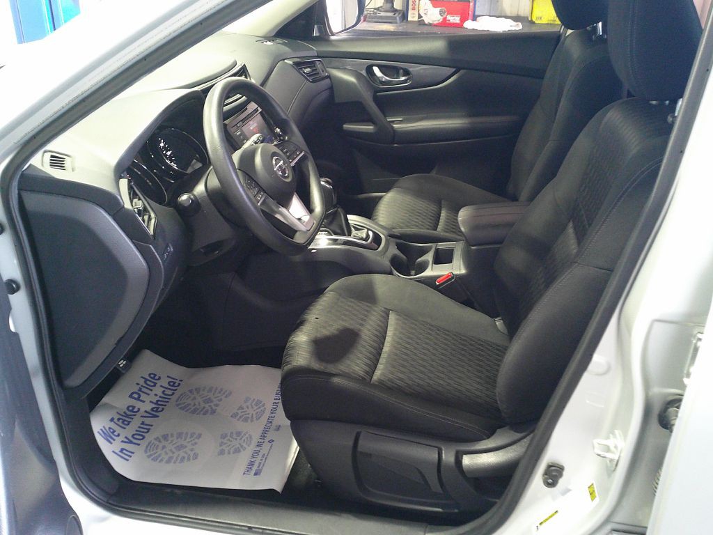 2018 Nissan Rogue Image 9