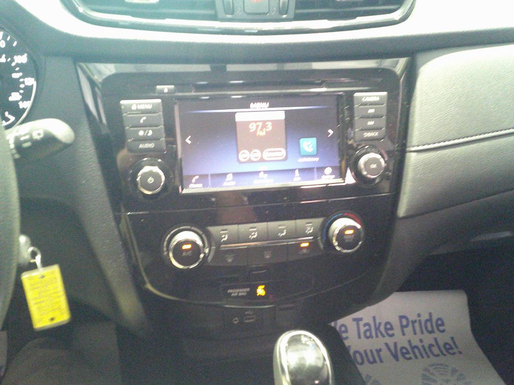 2018 Nissan Rogue Image 16