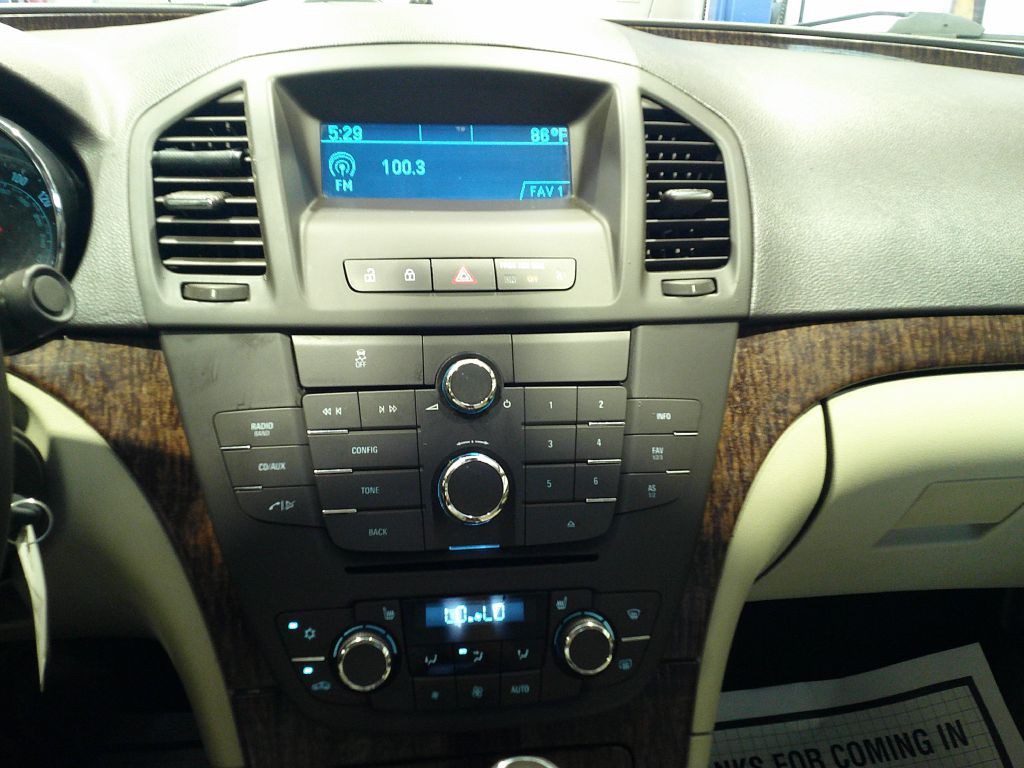2012 Buick Regal Image 16