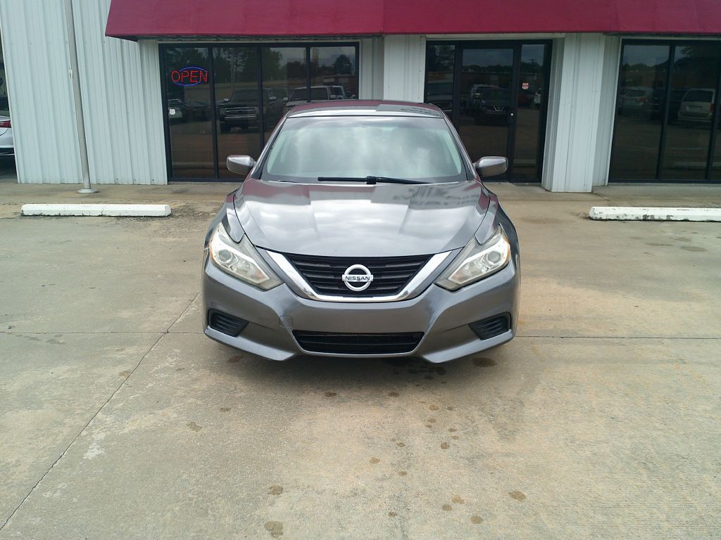 2018 Nissan Altima Image 2