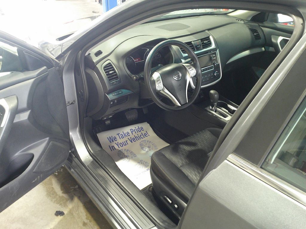 2018 Nissan Altima Image 9