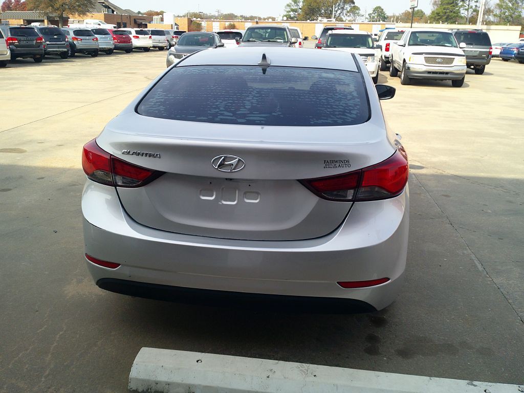 2015 Hyundai Elantra Image 5
