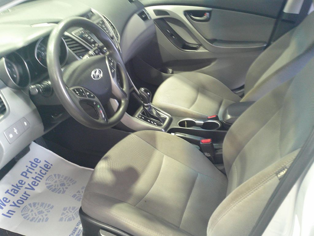 2015 Hyundai Elantra Image 8