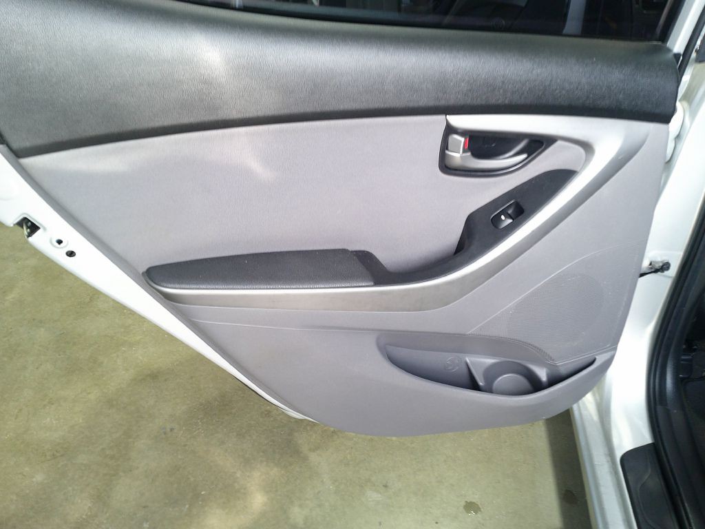 2015 Hyundai Elantra Image 9