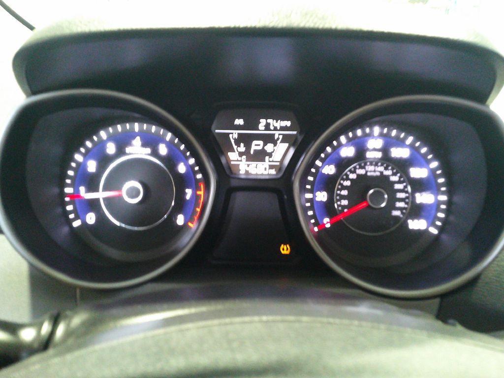 2015 Hyundai Elantra Image 16