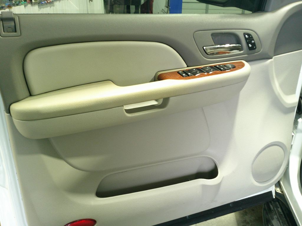 2008 GMC Yukon Image 2