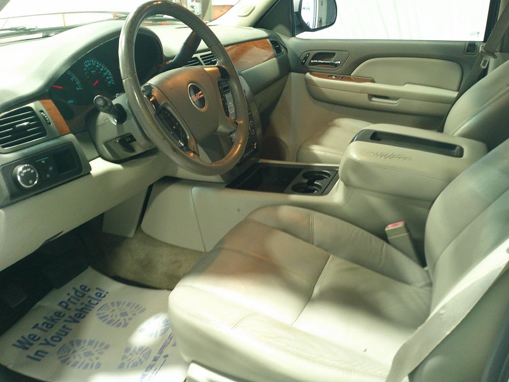 2008 GMC Yukon Image 3