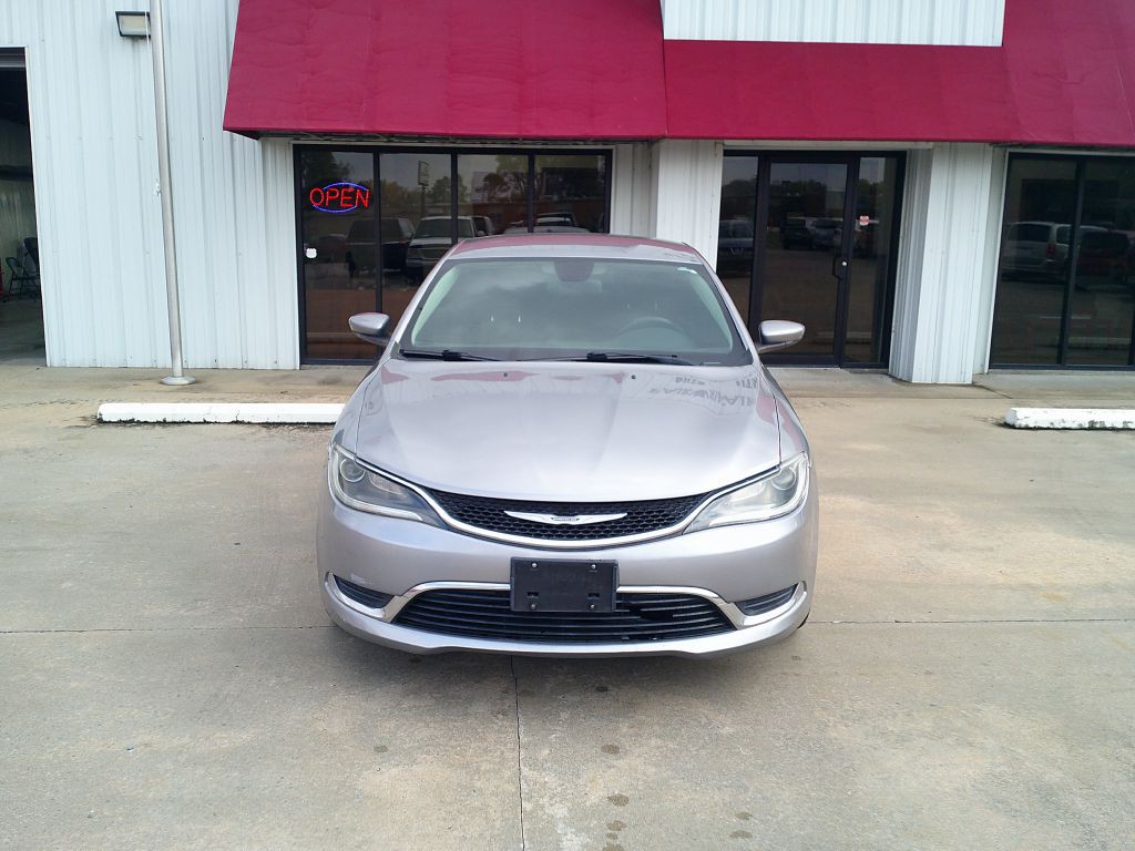 2015 Chrysler 200 Image 2