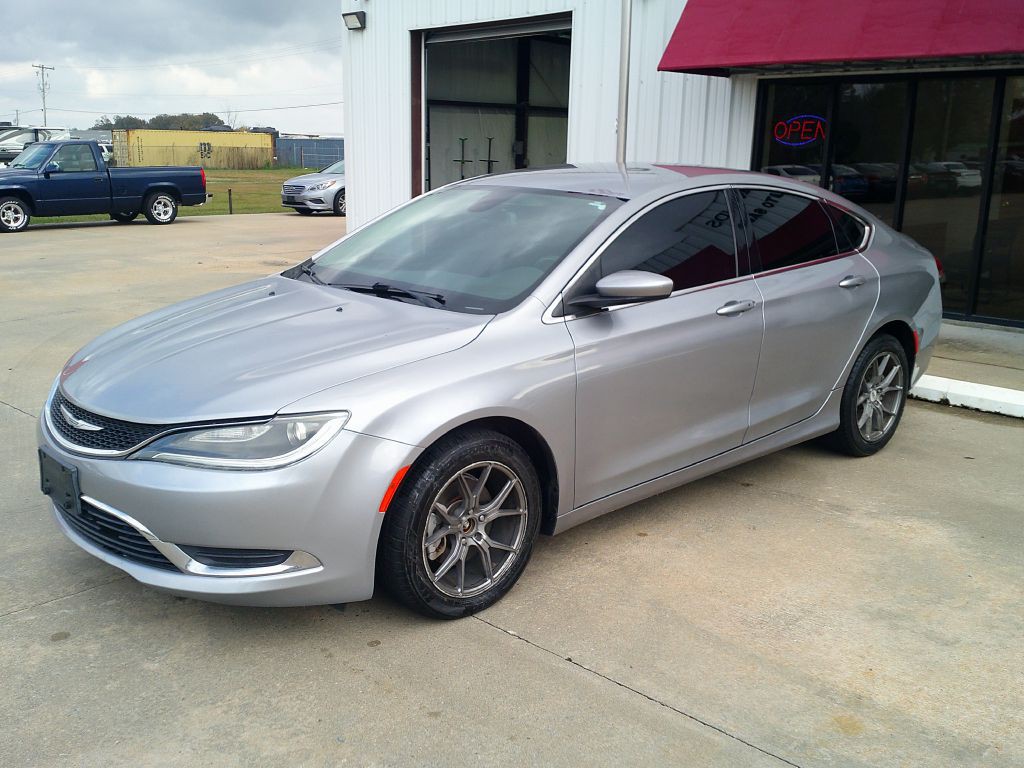 2015 Chrysler 200 Image 3