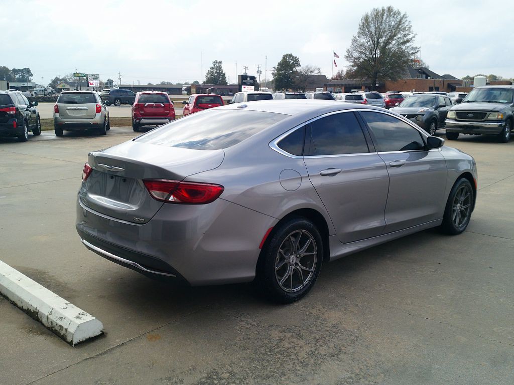 2015 Chrysler 200 Image 4