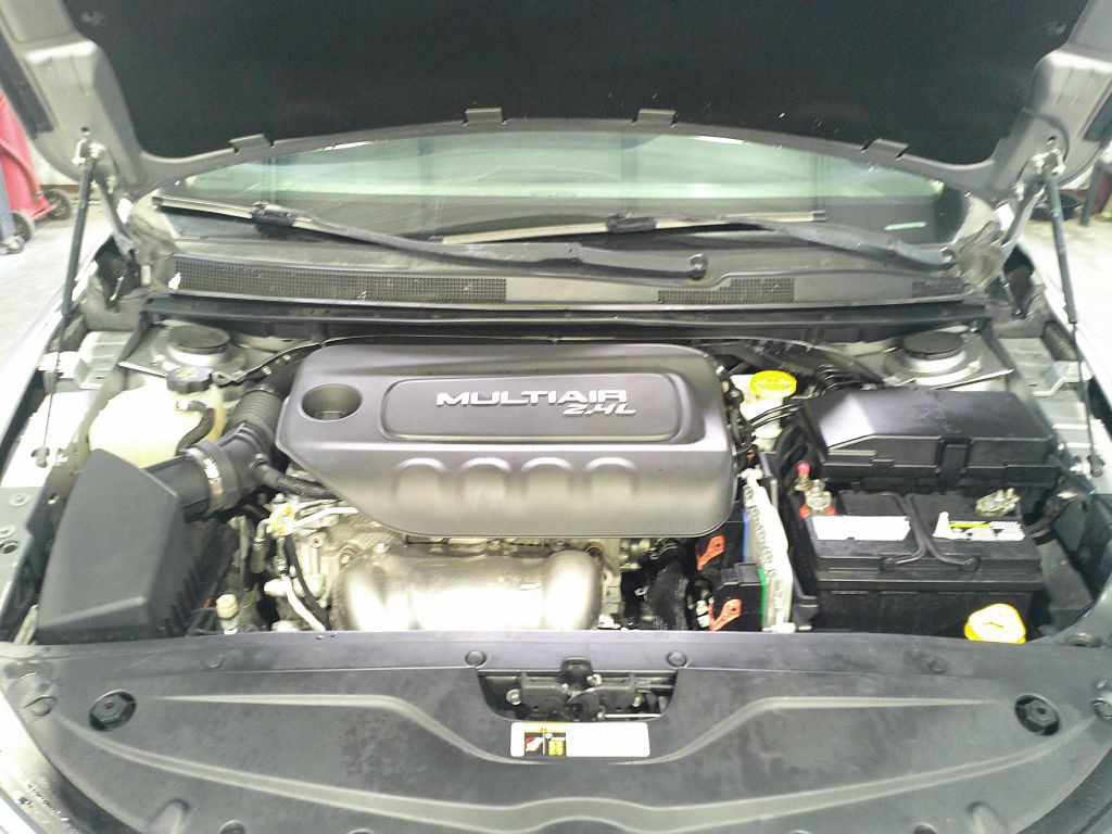 2015 Chrysler 200 Image 7