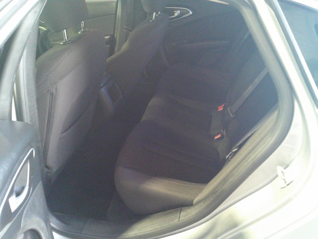 2015 Chrysler 200 Image 11