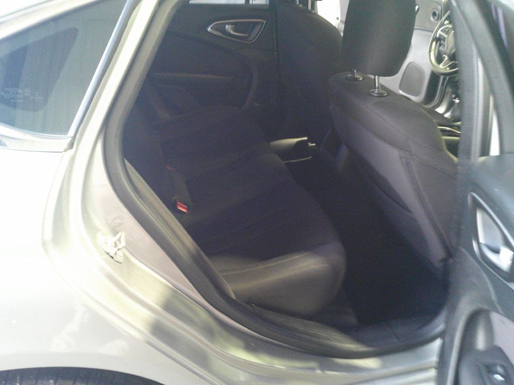 2015 Chrysler 200 Image 12
