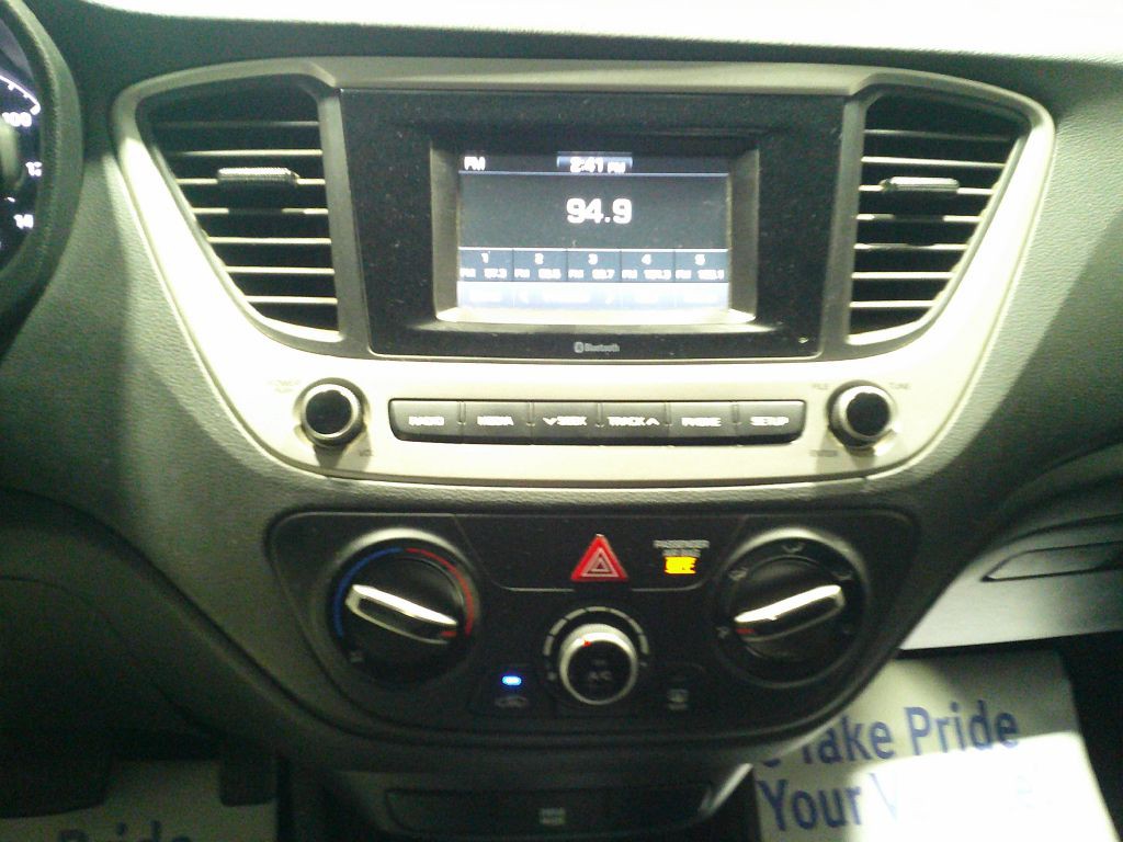 2020 Hyundai Accent Image 17