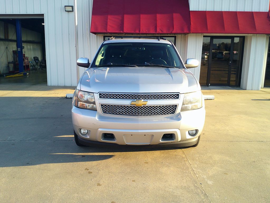 2012 Chevrolet Avalanche Image 2