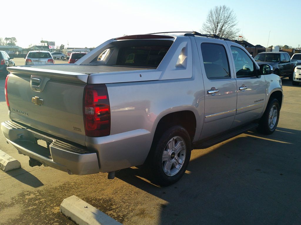 2012 Chevrolet Avalanche Image 4